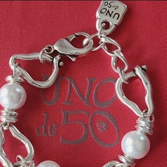 Uno de 50 Bracelet - PERLA MOSQUETA - Silver with Pearls - Picture 2 of 12